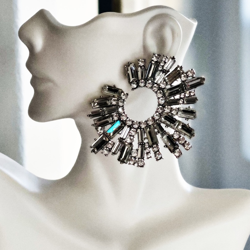 *Gorgeous* Starburst rhinestone earrings.